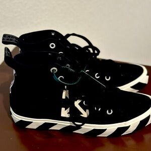 OFF-WHITE
Men's Arrow Striped Canvas Mid-Top Sneakers